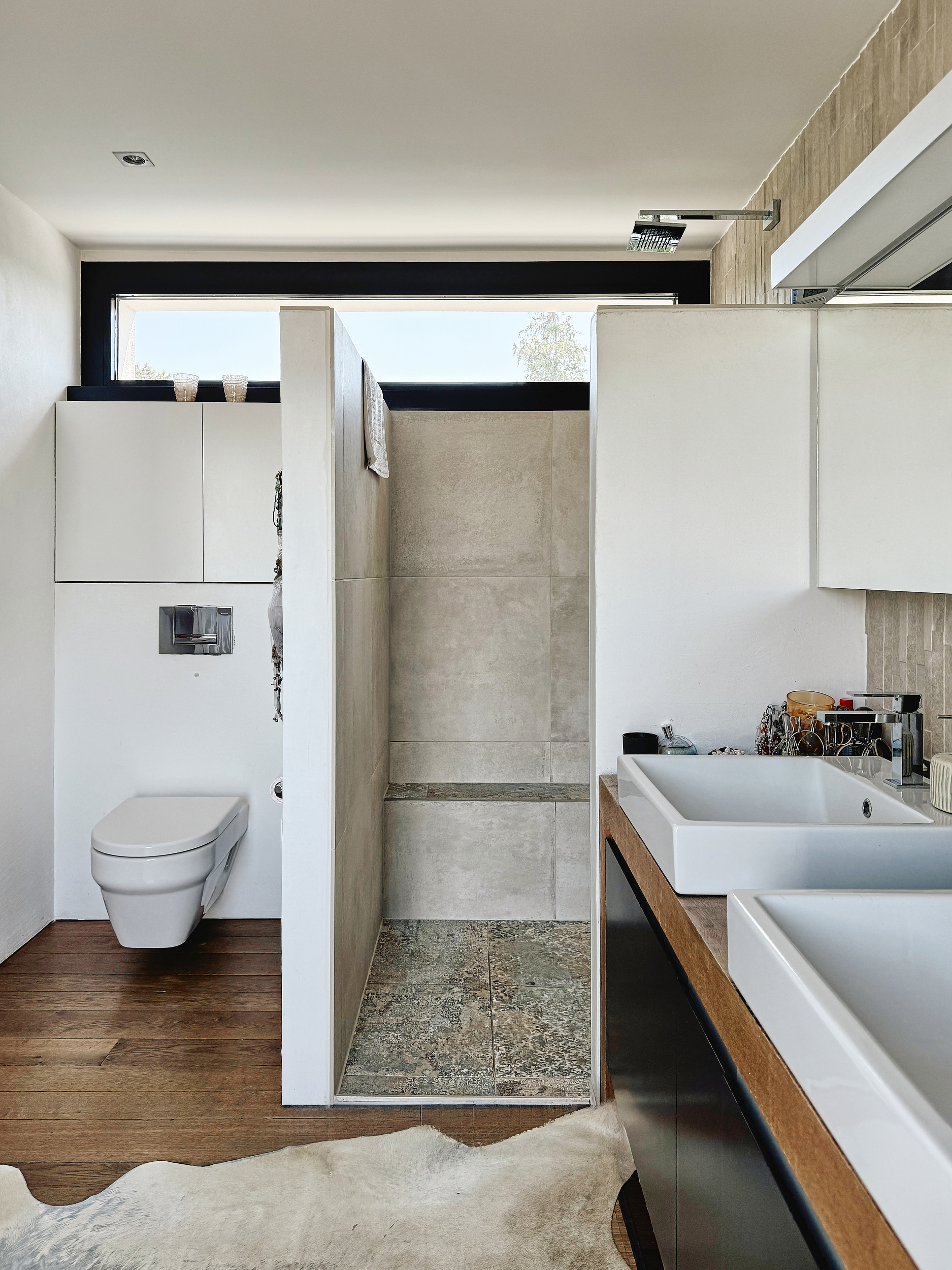 Ensuite bathroom on top floor.